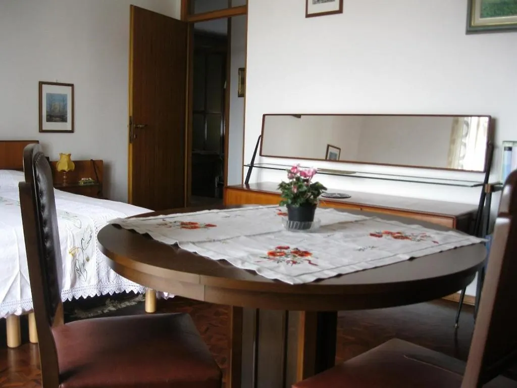 La Casa Dei Pini Bed and Breakfast Malnate Italië